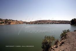 Image du Maroc Professionnelle de  Le Barrage Machraa Hamadi dont la capacité est de 42 Millions de m3, est construit sur l'Oued Moulouya, il permet, depuis 1956, d'approvisionner la région et d'irriguer les terres de cultures, ce barrage fournit en eau potable les ville de Nador, Oujda, il permet également l'approvisionnement des centre de Taourirte et El Aïoun Sidi Mellouk. Samedi 1er octobre 2005. (Photo / Abdeljalil Bounhar) 